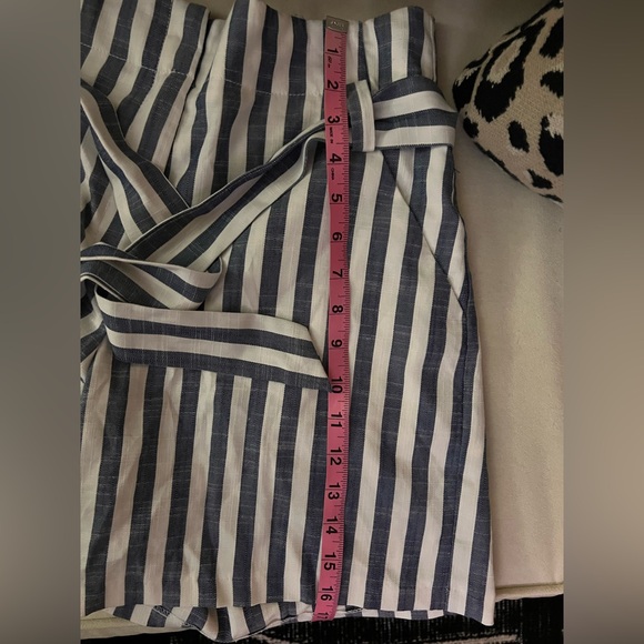 New York & Company High-Waisted Striped Shorts — Size 6 ✨ (only worn once) - Picture 10 of 10